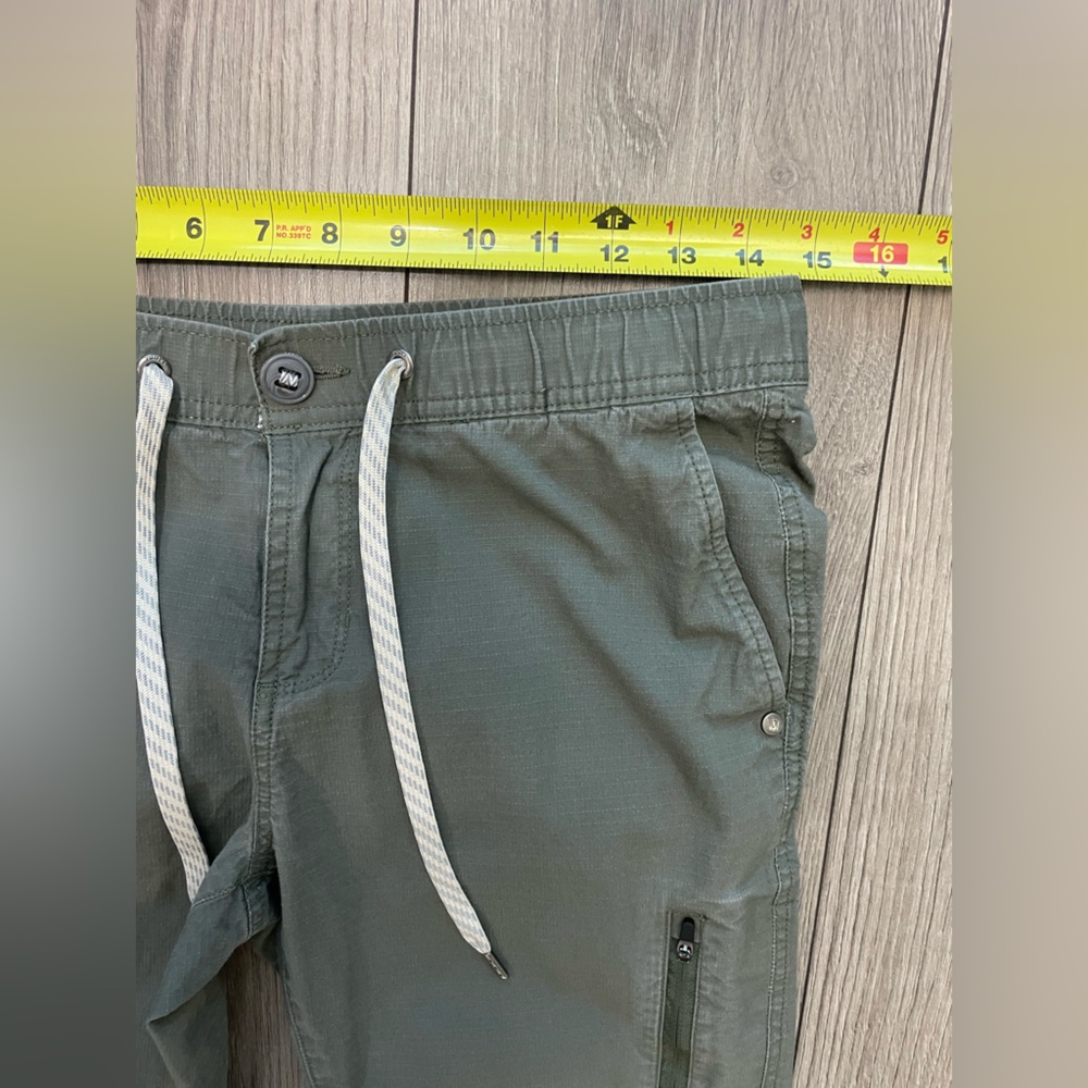 Vuori Green Joggers with Relaxed Fit and Ankle Cuffs - Picture 4 of 9